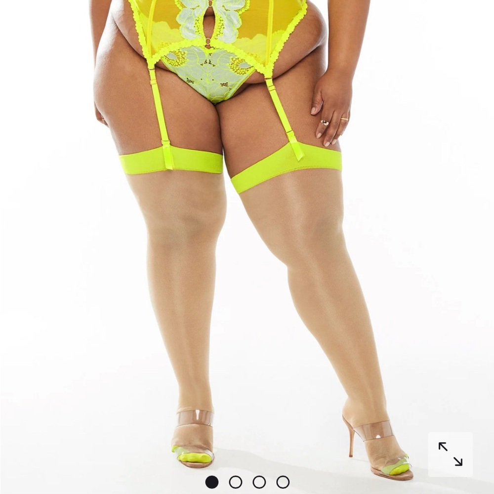 FINE LINES THIGH HIGH STOCKINGS
COLOR: FUJI APPLE GREEN. Savage X Fenty